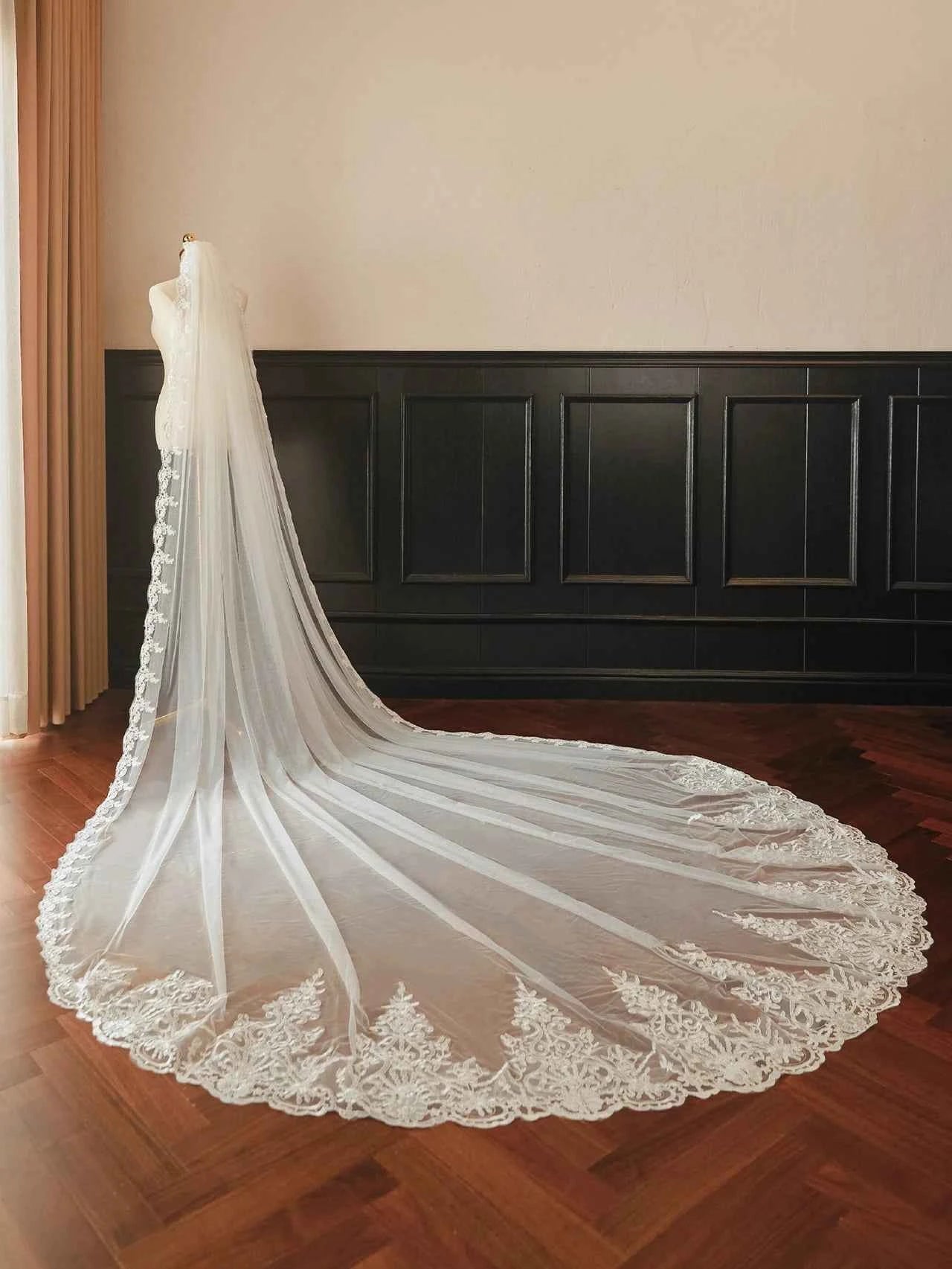 Voile de Mariée Ivoire en Dentelle – Une Couche Élégante