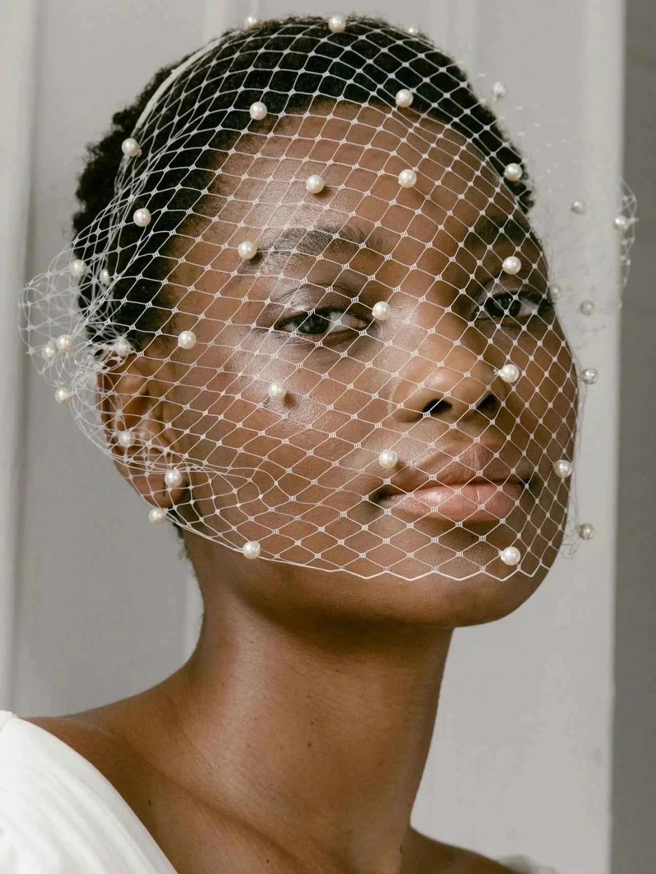 Voile Cage à Oiseaux avec Perles – Élégance Vintage